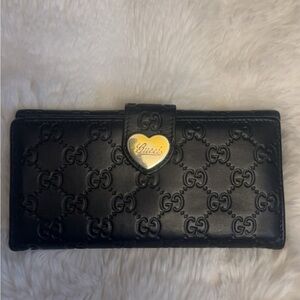 Large Vintage Gucci Black Embossed Leather GG Heart buckle Wallet